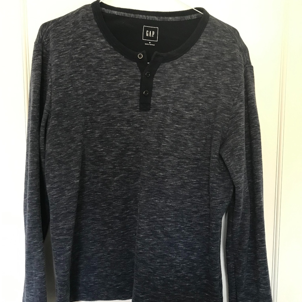 GAP Long Sleeve Henley - Medium